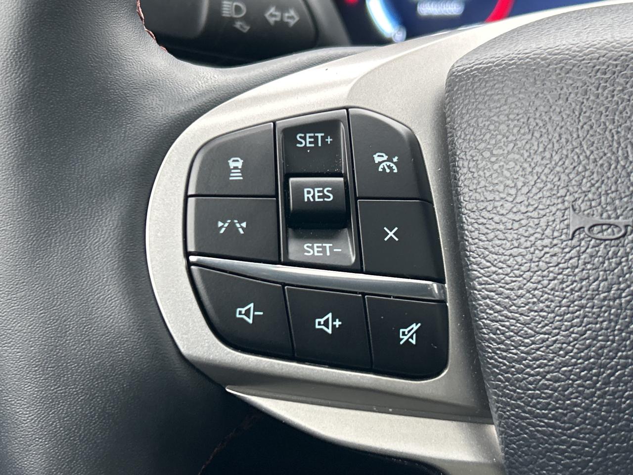 2025 Ford Explorer Active 4WD Photo