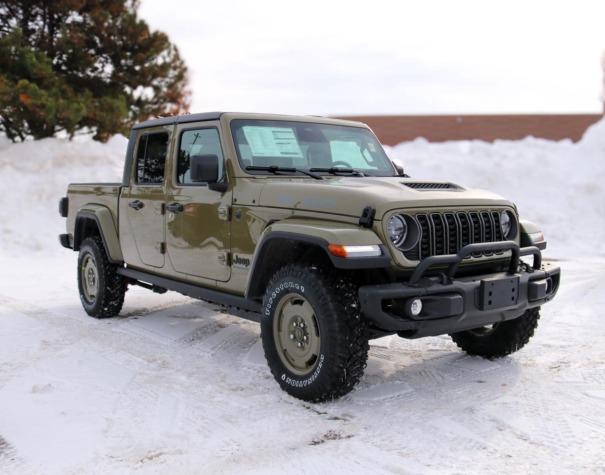 2026 Jeep Gladiator  Photo2