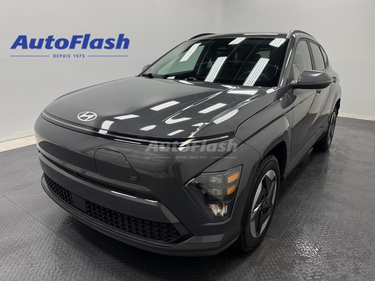 +Avertisseur de d&eacute;rive de la trajectoire / Lane departure warning 
+Apple Carplay 
+Android Auto
+Bluetooth 
+Cam&eacute;ra de recul / Backup camera 
+Commandes de radio au volant / Steering wheel audio controls
+D&eacute;marrage &agrave; bouton / Push button start
+D&eacute;marreur &agrave; distance / Remote start 
+R&eacute;gulateur de vitesse  / Cruise control 
+R&eacute;gulateur de vitesse adaptatif / Adaptive cruise control
+Si&egrave;ges chauffants / Heated seats 
+Syst&egrave;me de navigation / Navigation system 
+Surveillance des angles morts / Blind spot monitoring
+Un seul propri&eacute;taire / One owner
+Aucun Accident /  No accidents
+V&eacute;rifi&eacute; par Carfax / Carfax verified
+Kilom&eacute;trage certifi&eacute; / Certified kilometers
+Historique dentretien / Maintenance history
+Protection m&eacute;canique disponible / Mechanical protection available
+Ce v&eacute;hicule a &eacute;t&eacute; achet&eacute; dun particulier / This vehicle was bought from a private seller



Visitez notre page Google pour voir tous les commentaires positifs que nos clients nous laissent.
 
Financement rapide et facile, 1ere, 2e et 3e chances au cr&eacute;dit, approbation en 30 minutes, taux dacceptation tr&egrave;s &eacute;lev&eacute;. 

Essayez notre demande de cr&eacute;dit s&eacute;curis&eacute; en ligne, sans obligation! 

Nous sommes les sp&eacute;cialistes des autos, fourgonnettes, VUS, 4x4, et les camions l&eacute;gers jusqu&agrave; une tonne. 

*Seulement le nettoyage de base du v&eacute;hicule, fait par un sous-traitant, est inclus. Pour un perfectionnement de lesth&eacute;tique int&eacute;rieur/ext&eacute;rieur, dont une d&eacute;contamination de la peinture, des retouches de peinture, faites par nos experts en esth&eacute;tique, une somme de 249$ sera ajout&eacute;e &agrave; votre facture. Aussi disponible, loption dimmatriculer la voiture sur place, qui vous permet d&eacute;pargner du temps et le co&ucirc;t de 25$ du transit temporaire.

*AutoFlash se r&eacute;serve le droit de refuser un paiement en comptant. 

*************

Since 1975 AutoFlash has offered the best price-quality and excellent service. 

Visit our Google page to read all the nice things our clients have to say about us.

We have financing for all credit situations. 1st 2nd 3rd chance credit with an excellent approval rate!

Try our secured online credit application any time, with no obligation! 

We specialize in all brands, makes and models. Whether you need a car, truck, SUV or minivan, we can help you.

And if we dont have it, well find it for you!

*Only the basic cleaning of the vehicle, done by a subcontractor, is included in the advertised price. For a complete interior/exterior detailing, done by our esthetic specialists, which includes a complete paint decontamination and paint touch-ups if needed, an amount of 249$ will be added to your invoice. Also available, in-house licensing, which allows you to save the $25 for a temporary Transit.

*AutoFlash reserves the right to refuse a cash payment.