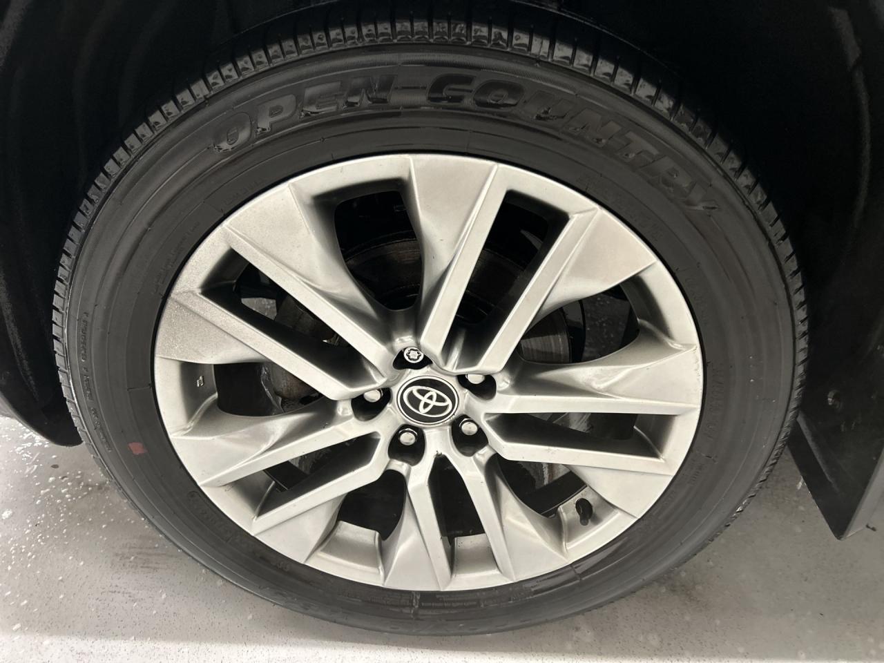 2022 Toyota RAV4 XLE PREMIUM AWD | LEATHER | SUNROOF | HEATED SEATS Photo3