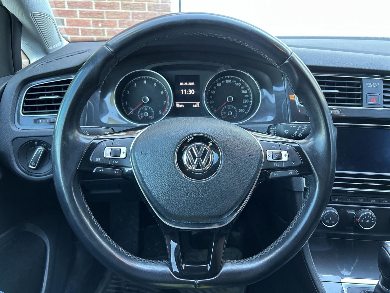 2018 Volkswagen Golf AUTO | LOW KMS | HEATED SEATS | ALLOYS | REAR CAM Photo3