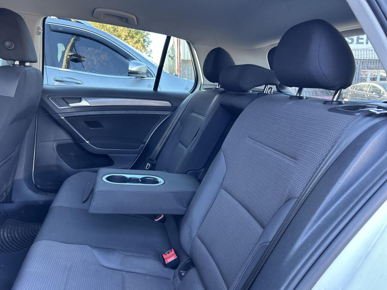 2018 Volkswagen Golf AUTO | LOW KMS | HEATED SEATS | ALLOYS | REAR CAM Photo