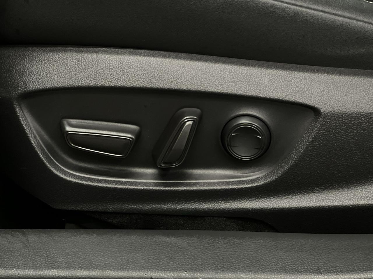 2024 Toyota Prius XLE AWD | HTD LEATHER | CARPLAY | 19IN ALLOYS Photo