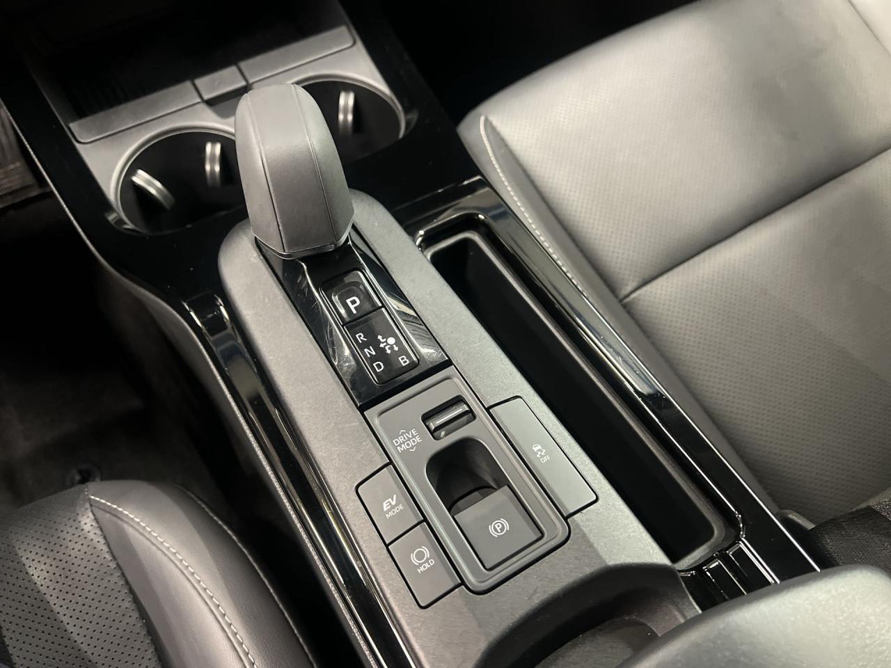 2024 Toyota Prius XLE AWD | HTD LEATHER | CARPLAY | 19IN ALLOYS Photo