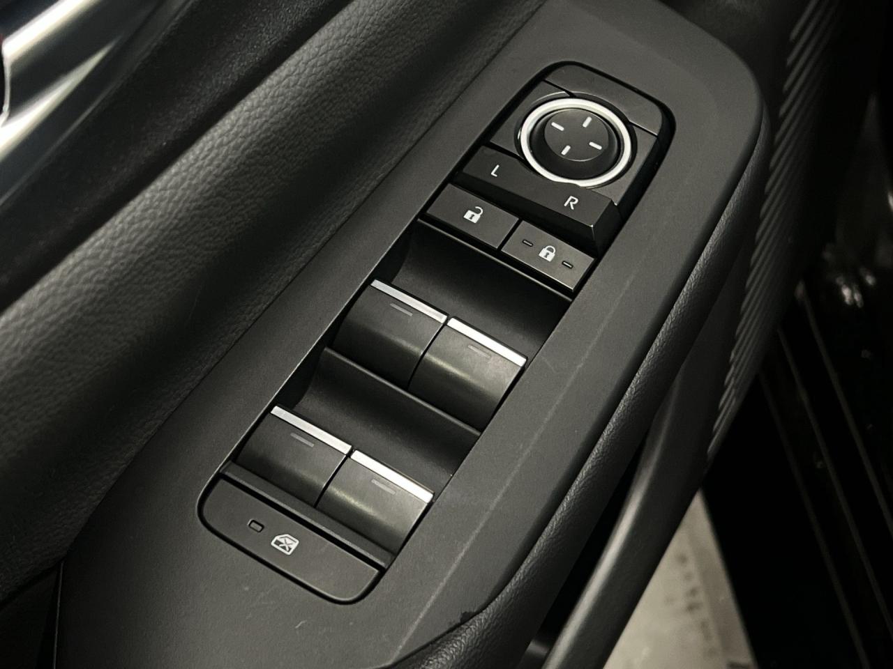 2024 Toyota Prius XLE AWD | HTD LEATHER | CARPLAY | 19IN ALLOYS Photo