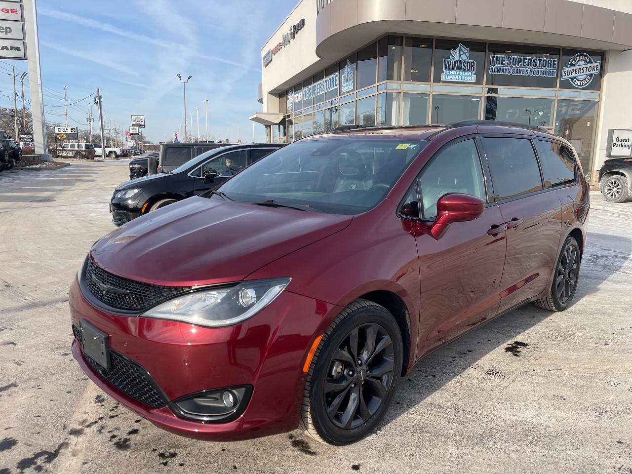 2019 Chrysler Pacifica S PKG / NAV / ADV SAFETY PKG / LEATHER Photo0