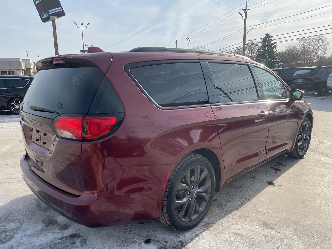 2019 Chrysler Pacifica S PKG / NAV / ADV SAFETY PKG / LEATHER Photo