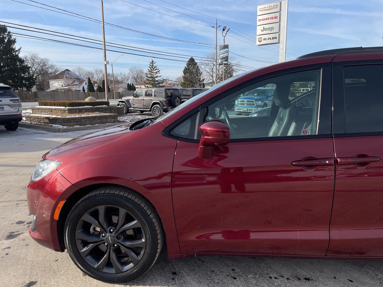 2019 Chrysler Pacifica S PKG / NAV / ADV SAFETY PKG / LEATHER Photo