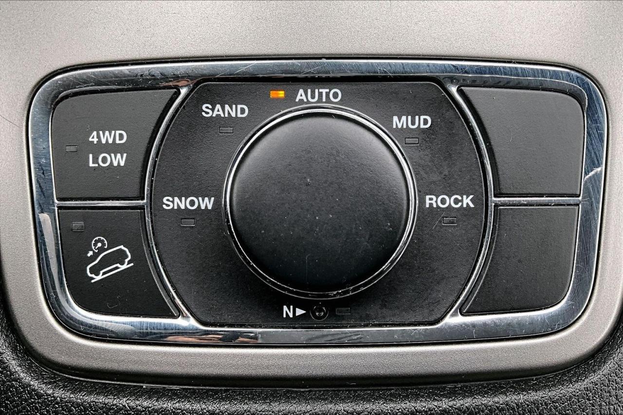 2020 Jeep Grand Cherokee Altitude | Heated Seats | Safety Tech | NAV | 4X4 Photo