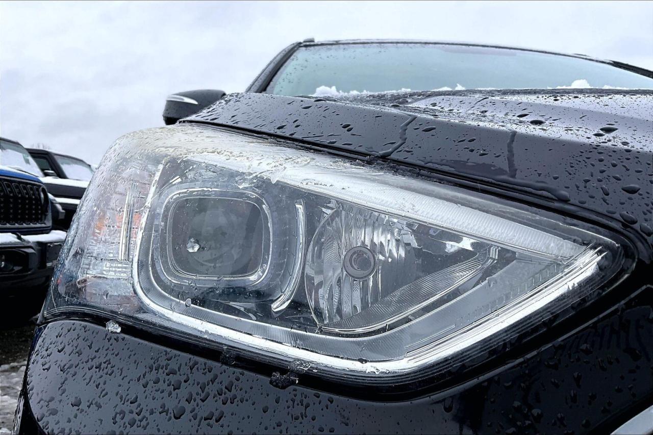 2015 Hyundai Santa Fe Sport 2.0T Limited | Vented Leather | Panoroof | AWD Photo