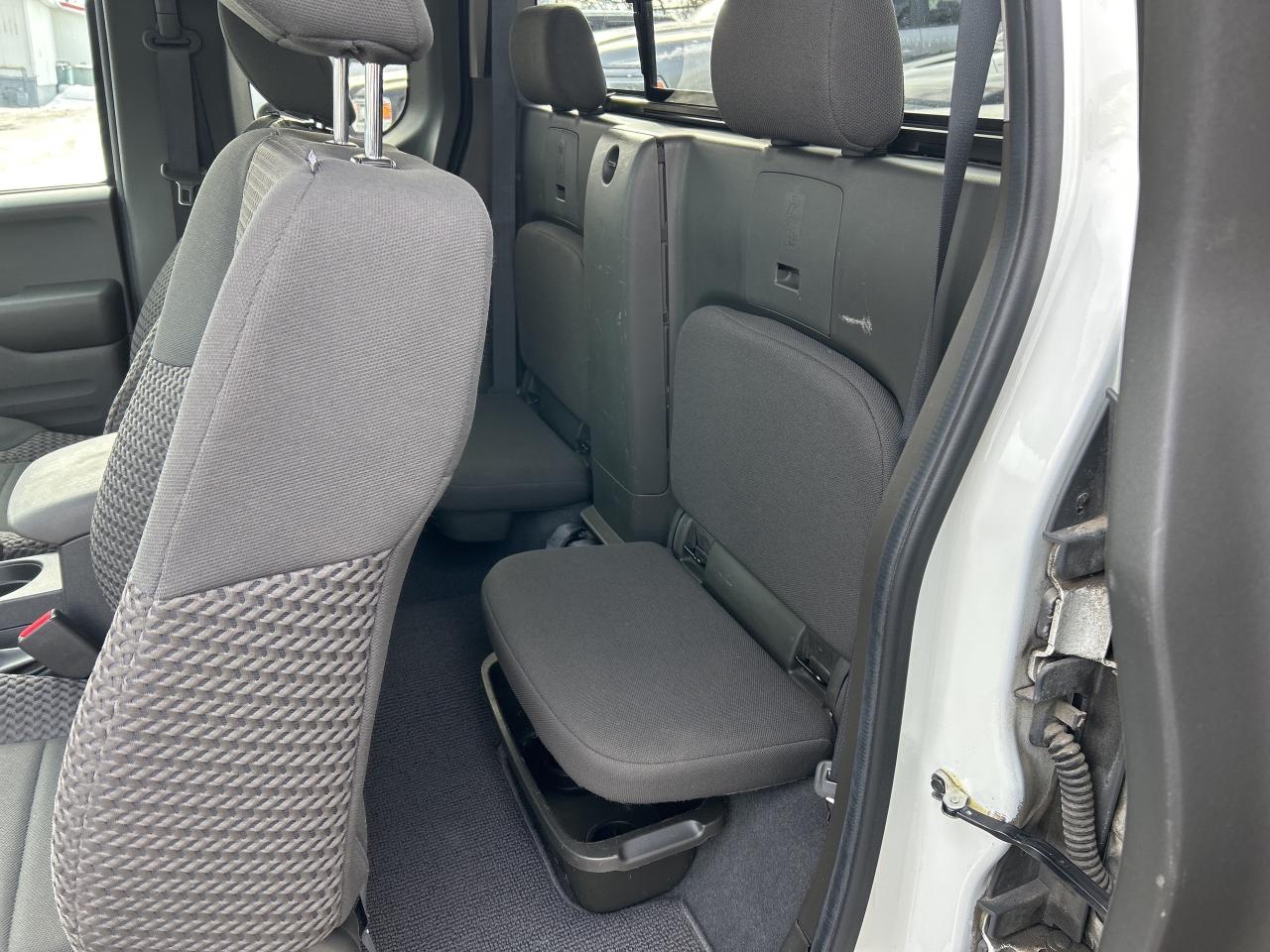 2019 Nissan Frontier SV, CLEAN CARFAX, REAR WHEEL DRIVE, BACK UP CAM! - Photo #14