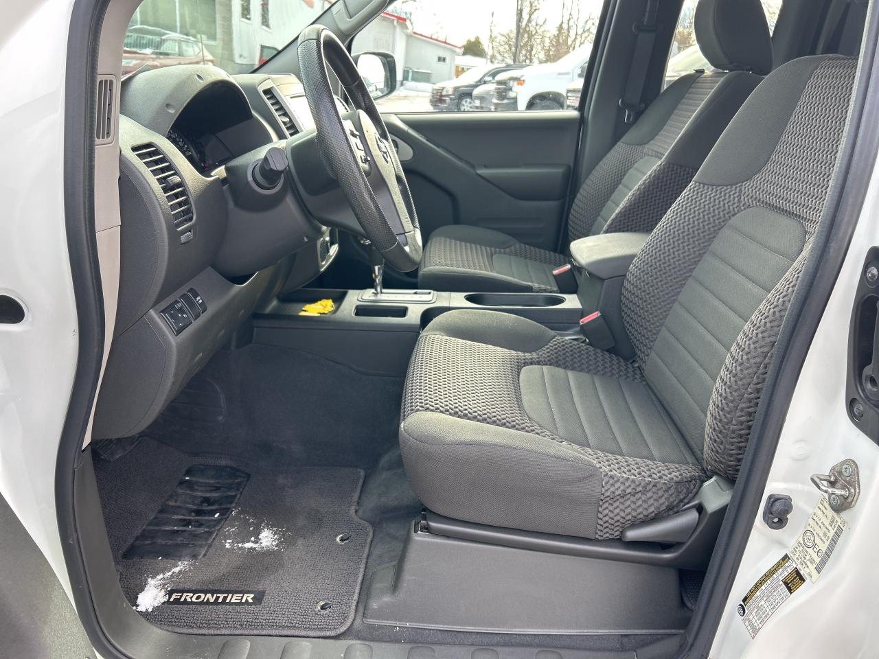 2019 Nissan Frontier SV, CLEAN CARFAX, REAR WHEEL DRIVE, BACK UP CAM! - Photo #12