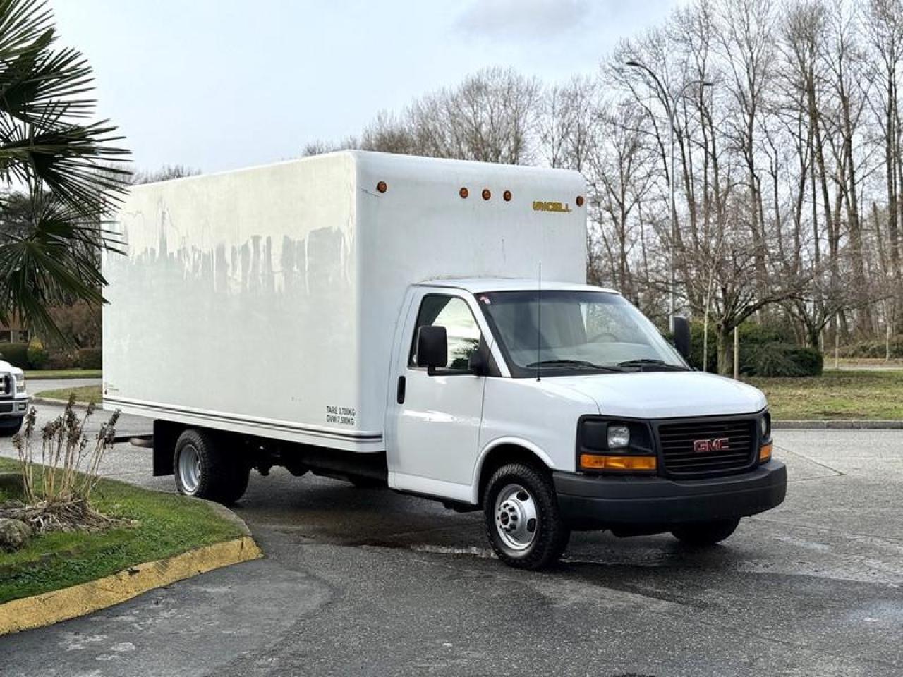 Used 2015 GMC Savana 3500 16-Foot Cube Van with Loading Ramp for sale in Burnaby, BC