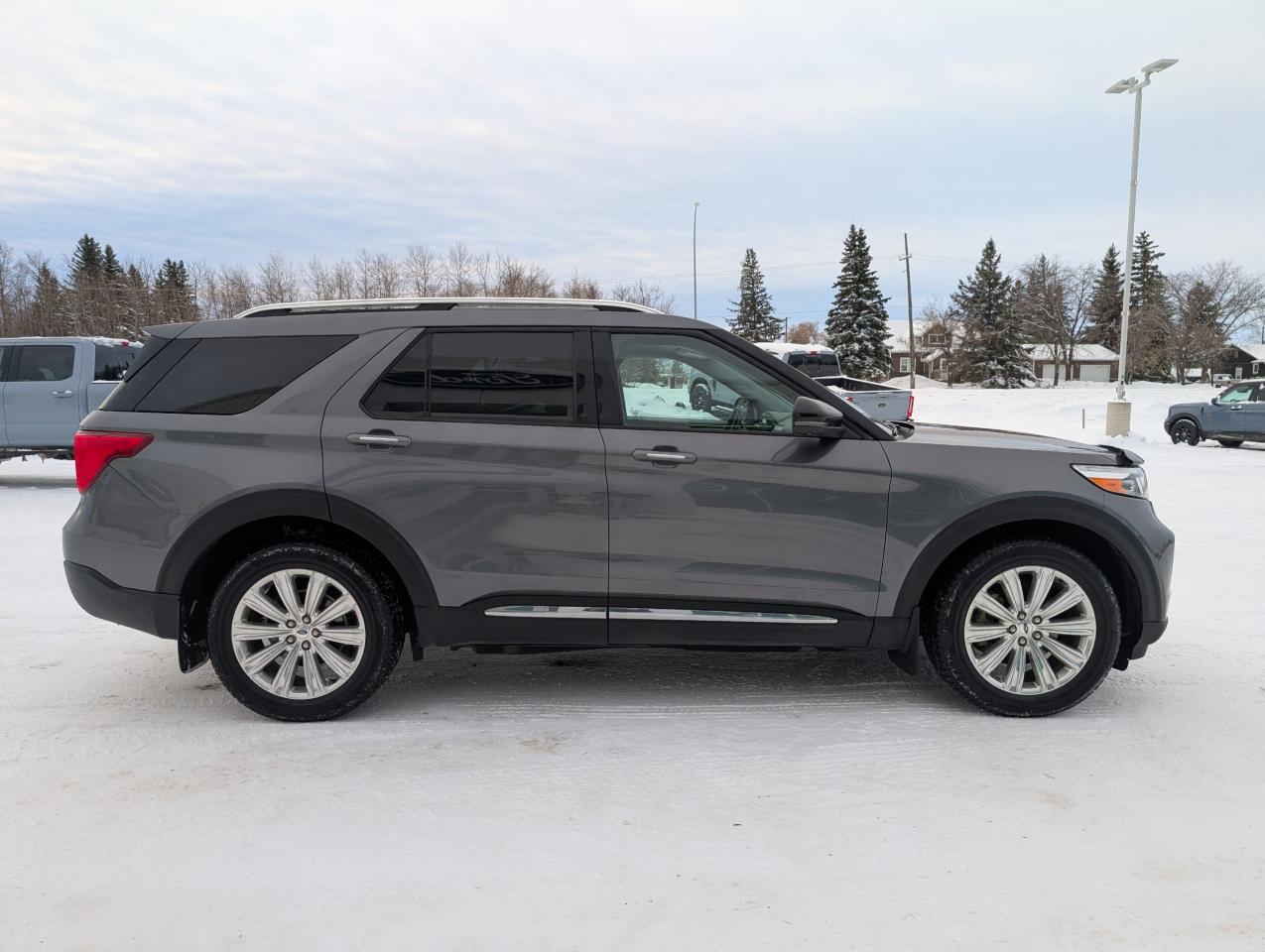 2021 Ford Explorer LIMITED Photo3