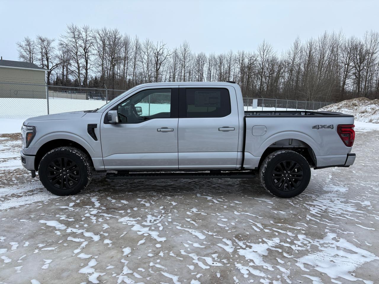 2025 Ford F-150 Lariat Photo2