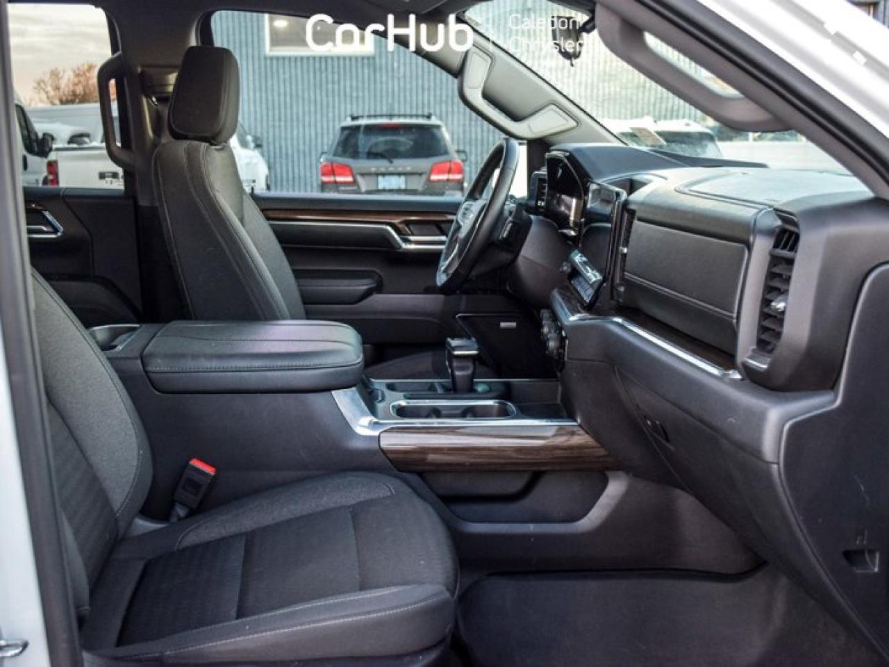 2024 Chevrolet Silverado 1500 RST4WD Crew Cab 147" 5.3L 13.4"Display Heated front Seats Photo