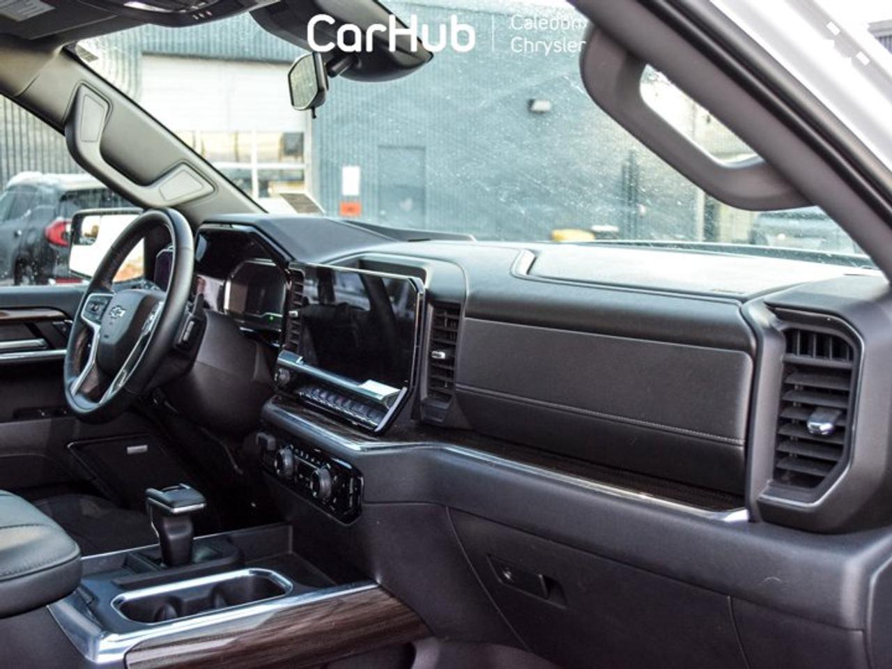 2024 Chevrolet Silverado 1500 RST4WD Crew Cab 147" 5.3L  5 passengers with captain chair Photo