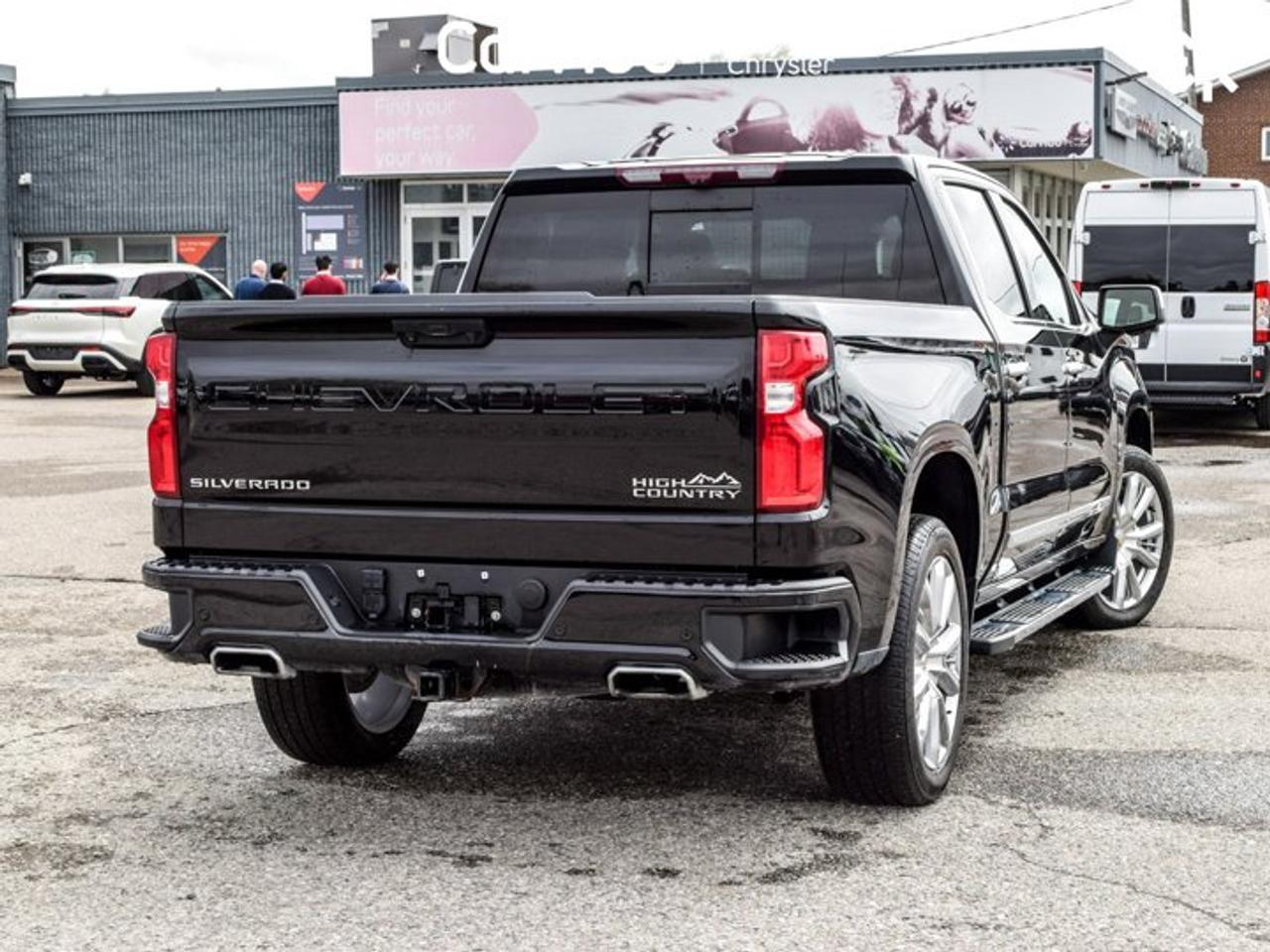 2023 Chevrolet Silverado 1500 High Country 4WD Crew Cab 147" 5.3L Leather  5 passengers with captain chair Photo