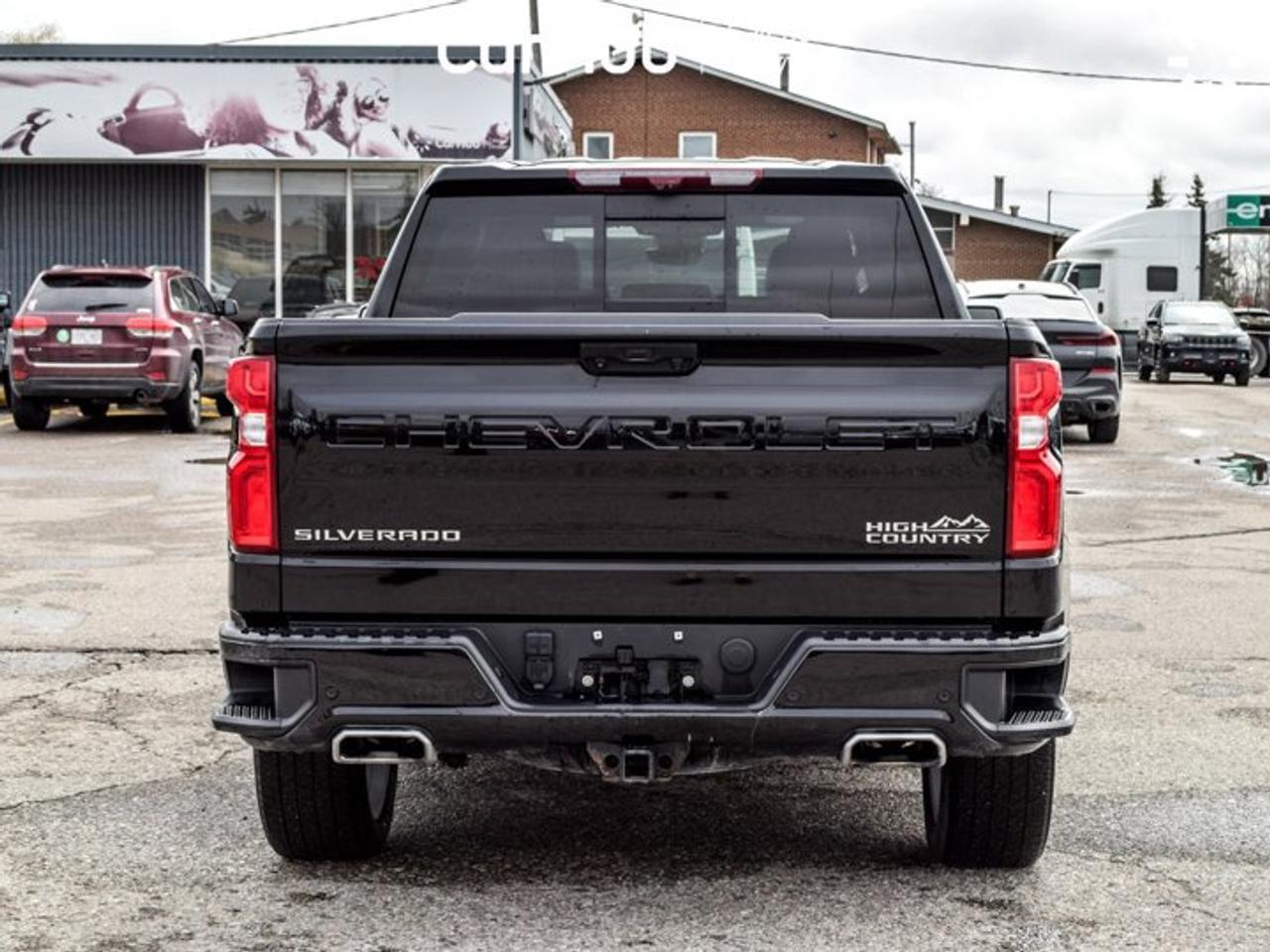2023 Chevrolet Silverado 1500 High Country 4WD Crew Cab 147" 5.3L Leather  5 passengers with captain chair Photo