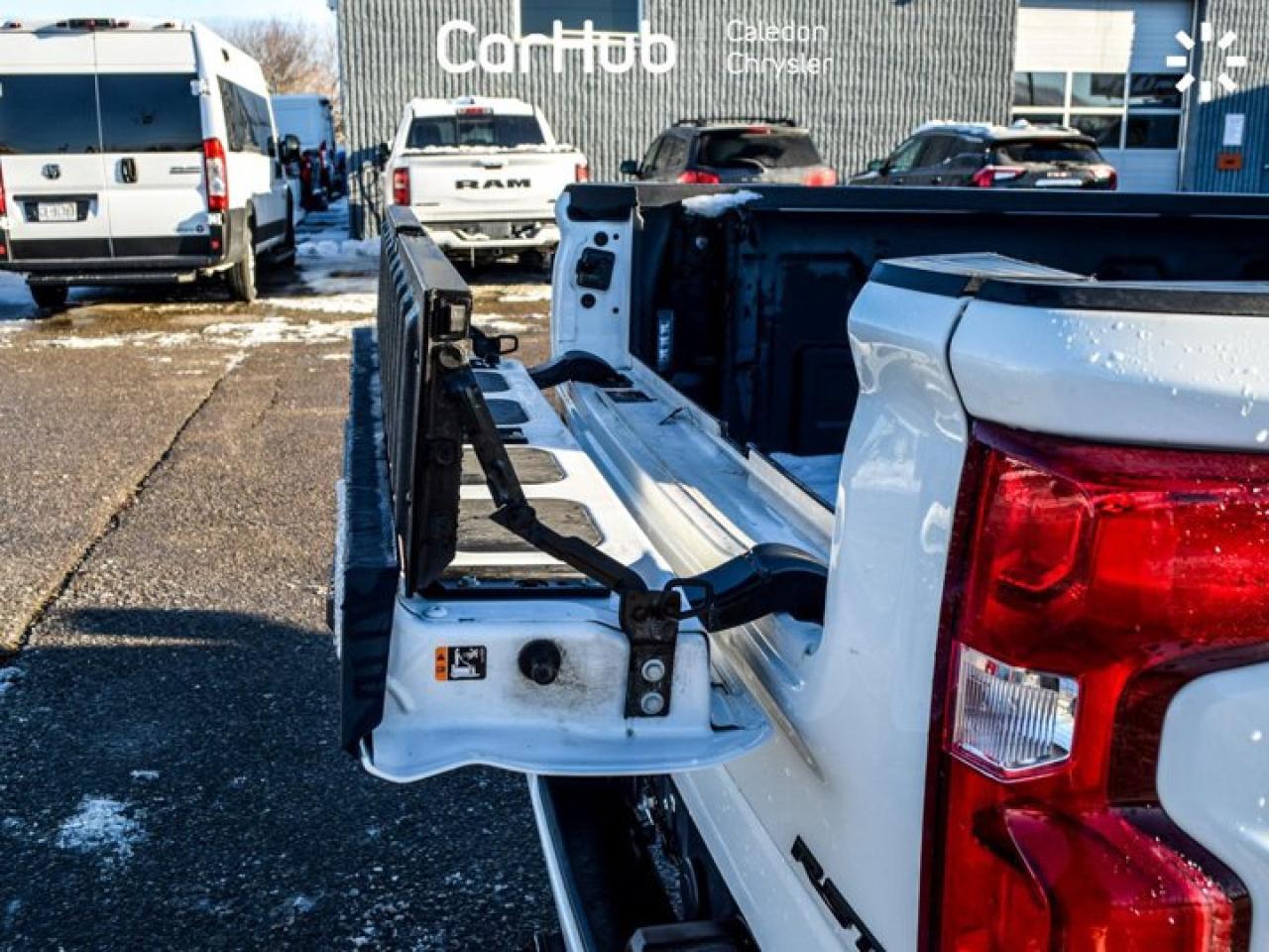 2024 Chevrolet Silverado 1500 RST 4WD Crew Cab 147"5.3L MultiPro Tailgate Remote Start Photo