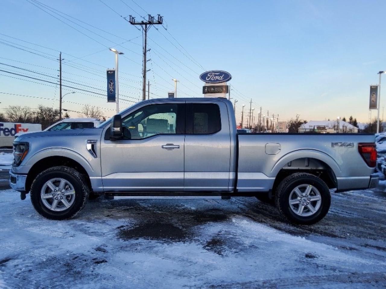 2025 Ford F-150 XLT Photo2