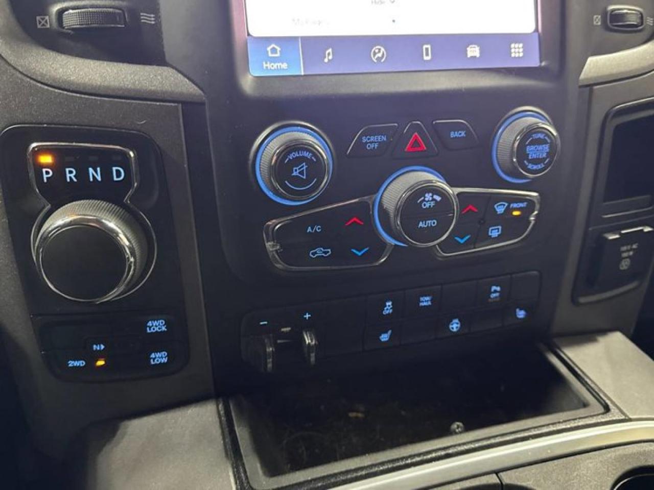 2022 RAM 1500 Classic Express Crew 4X4 | Hemi | Night Pkg | Heated Wheel + Seats | Remote Start | and More ! Photo3