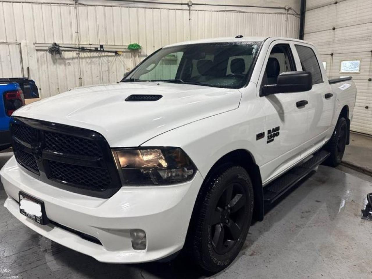 Used 2022 RAM 1500 Classic Express Crew 4X4 | Hemi | Night Pkg | Heated Wheel + Seats | Remote Start | and More ! for sale in Guelph, ON