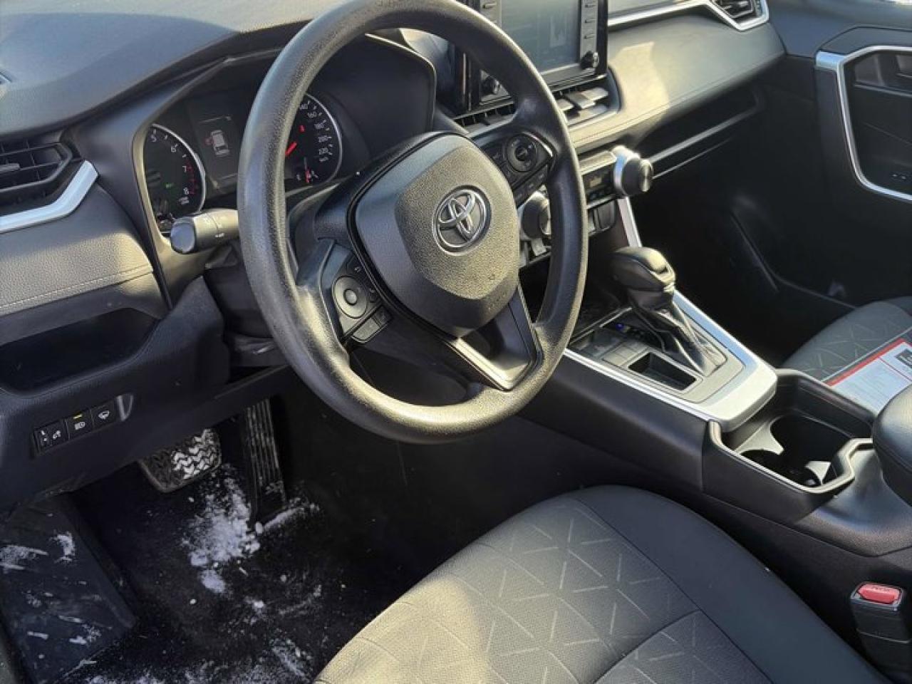 2021 Toyota RAV4 LE | Carplay and Android Auto | Radar Cruise Control | Blind Spot Monitor | Heated Seats | and More! Photo2