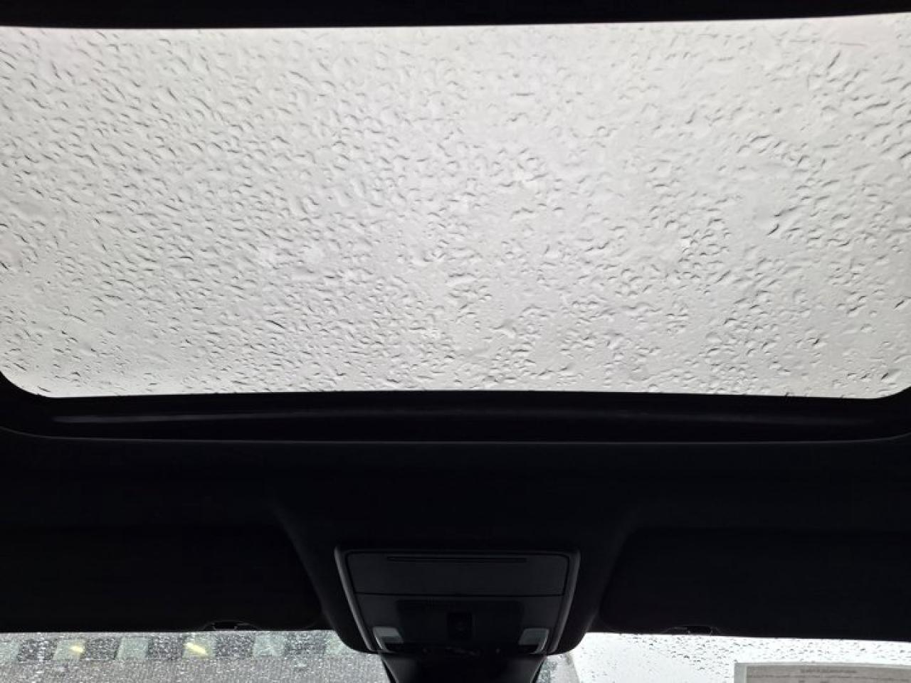 2024 Honda CR-V Hybrid Touring AWD | Leather | Sunroof | Nav | Heated Wheel + Seats | CarPlay + Android | Rear Cam & More ! Photo