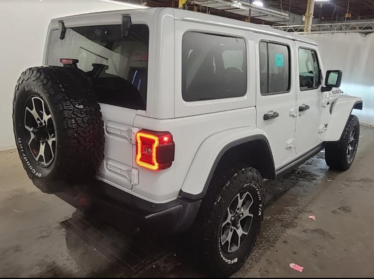 2022 Jeep Wrangler Unlimited Rubicon | V6 | 6-Speed Manual | Heated Wheel + Seats | Remote Start | Nav | BSM and More ! Photo3