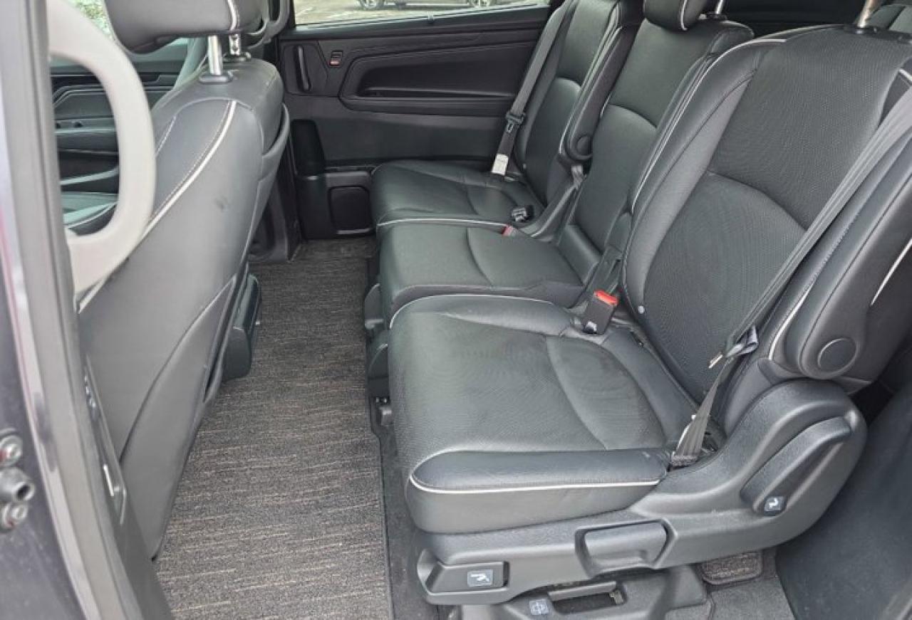 2023 Honda Odyssey Touring | Leather | DVD Blu Ray | Sunroof | Nav | Cooled + Heated Seats | Heated Wheel | and More ! Photo2