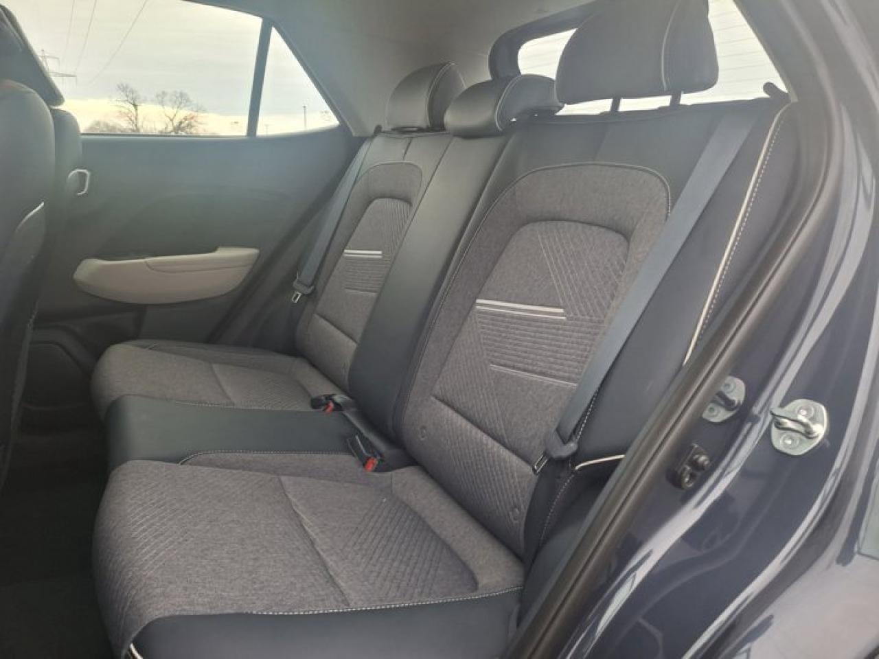 2024 Hyundai Venue Ultimate Denim | Sunroof | Heated Seats + Steering | Remote Start | CarPlay | Keyless Entry & More ! Photo