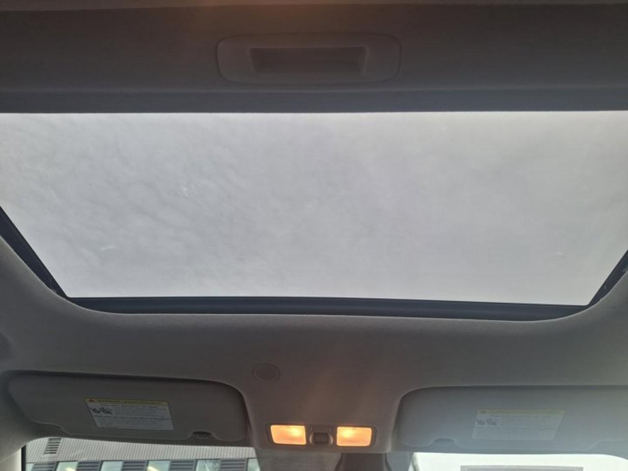 2024 Hyundai Venue Ultimate Denim | Sunroof | Heated Seats + Steering | Remote Start | CarPlay | Keyless Entry & More ! Photo