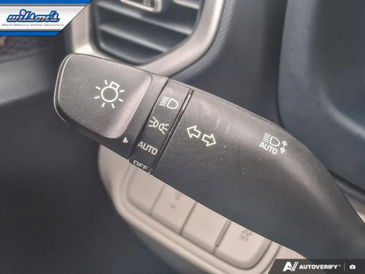 2024 Hyundai Venue Ultimate Denim | Sunroof | Heated Seats + Steering | Remote Start | CarPlay | Keyless Entry & More ! Photo