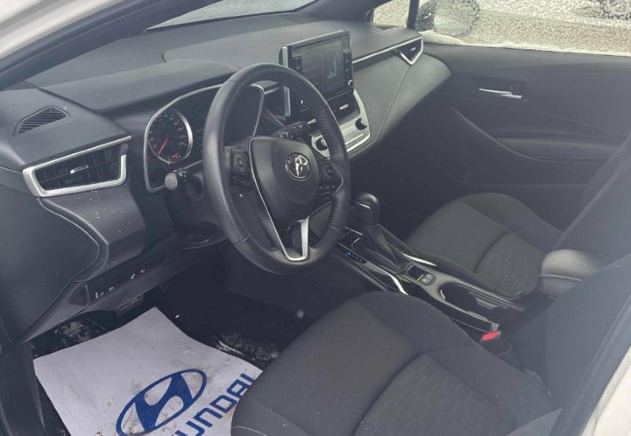 2021 Toyota Corolla Hatchback SE Upgrade | Heated Steering + Seats | Carplay | Adaptive Cruise | Wireless Charger | and More ! Photo