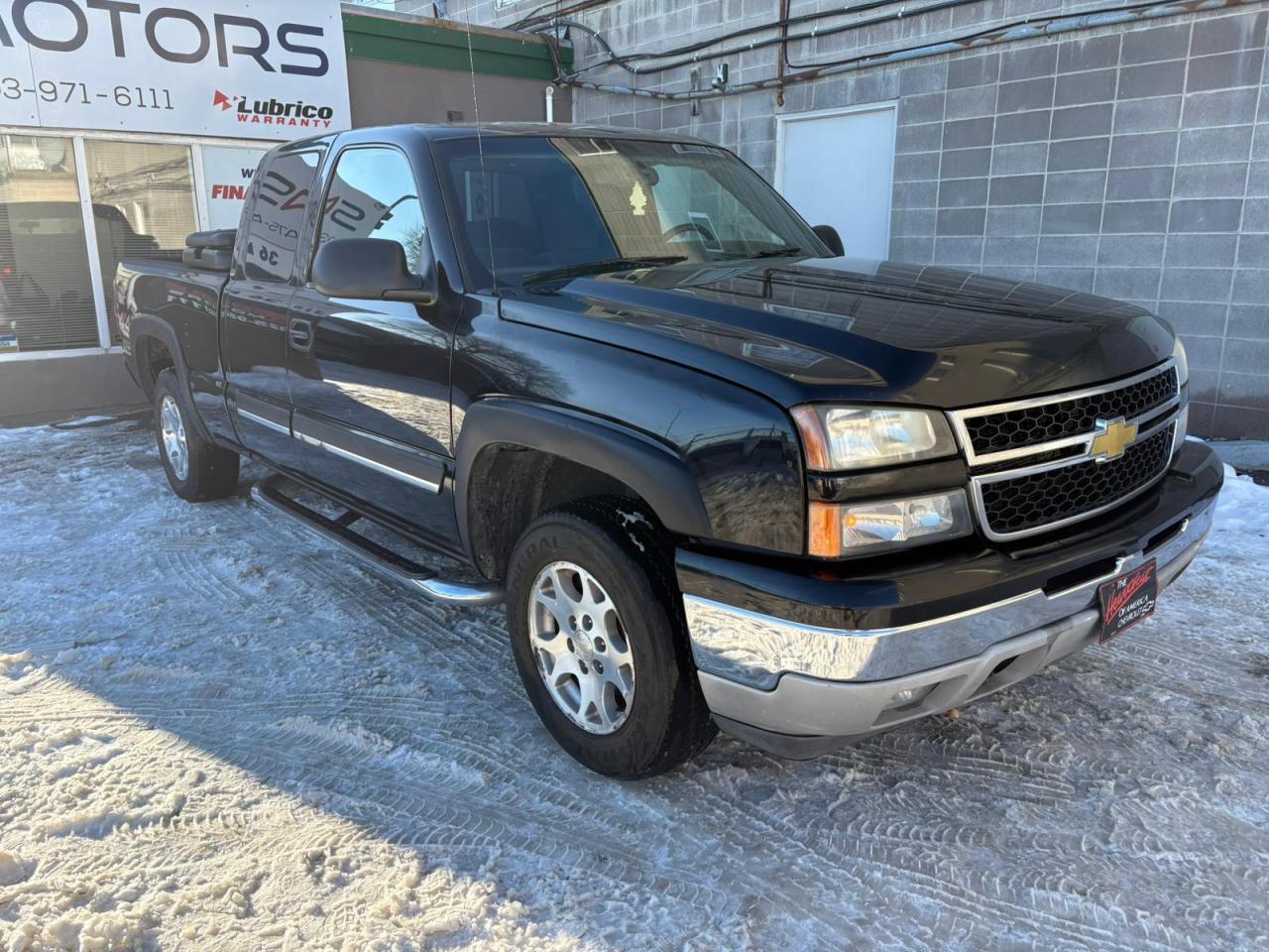 Used 2007 Chevrolet Silverado 1500 Classic 4WD Ext Cab 143.5 Work Truck for sale in Calgary, AB