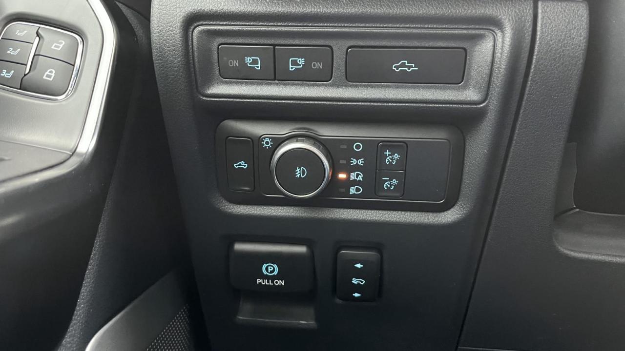 2022 Ford F-150 Platinum Photo