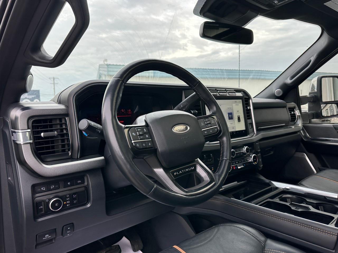 2023 Ford F-250 Super Duty SRW PLATINUM 4WD CREW CAB 6.75' BOX Photo