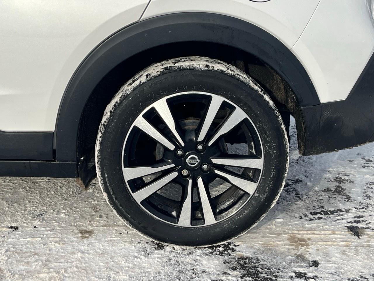 2019 Nissan Kicks SR FWD Photo3