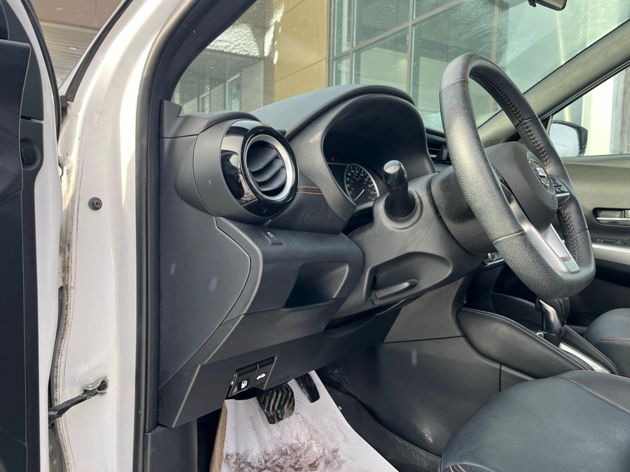 2019 Nissan Kicks SR FWD Photo