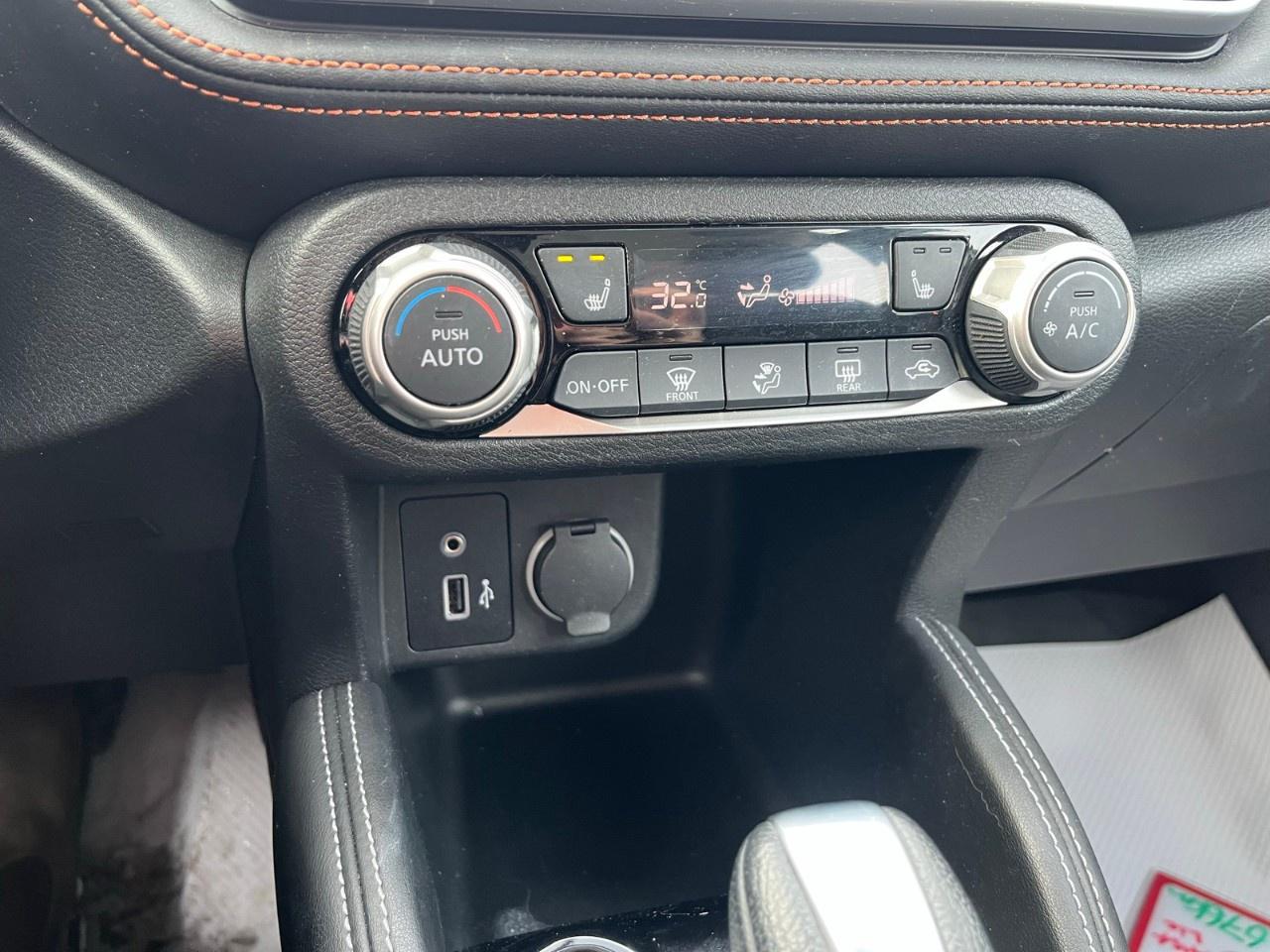 2019 Nissan Kicks SR FWD Photo