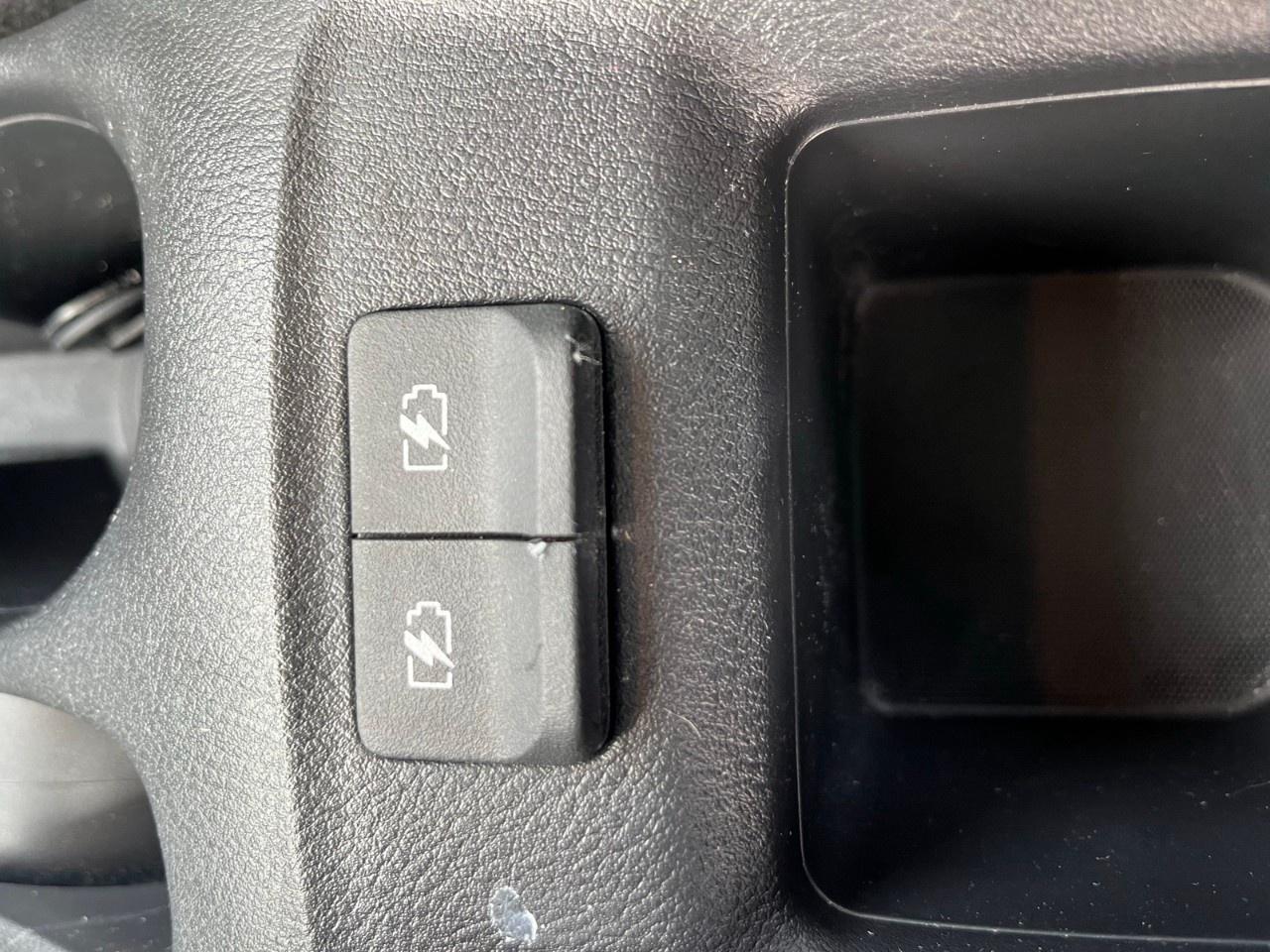 2019 Nissan Kicks SR FWD Photo