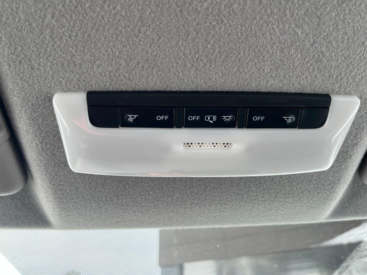 2019 Nissan Kicks SR FWD Photo