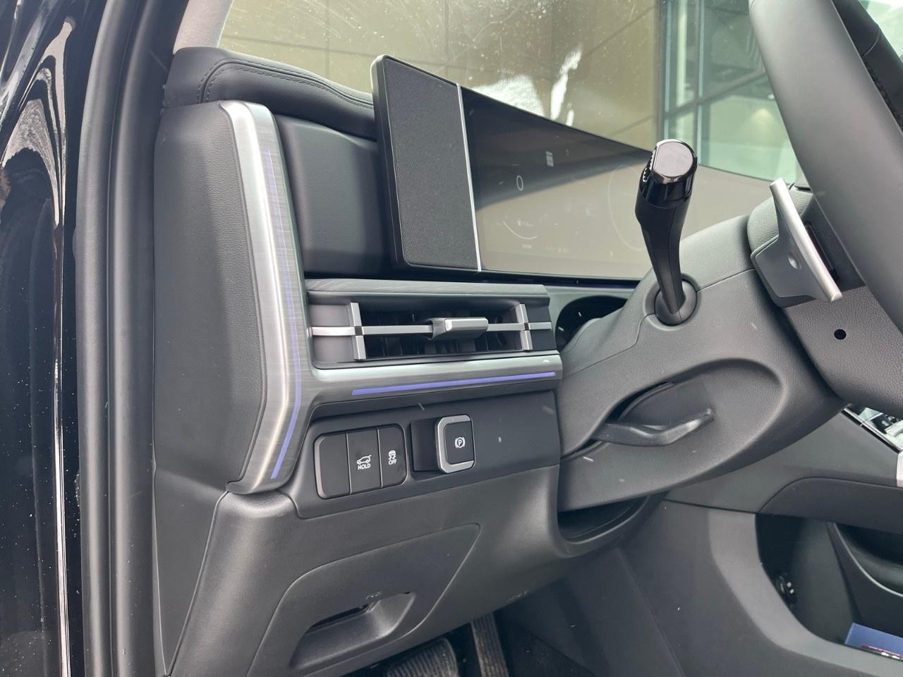 2026 Hyundai Santa Fe Hybrid Luxury AWD Photo