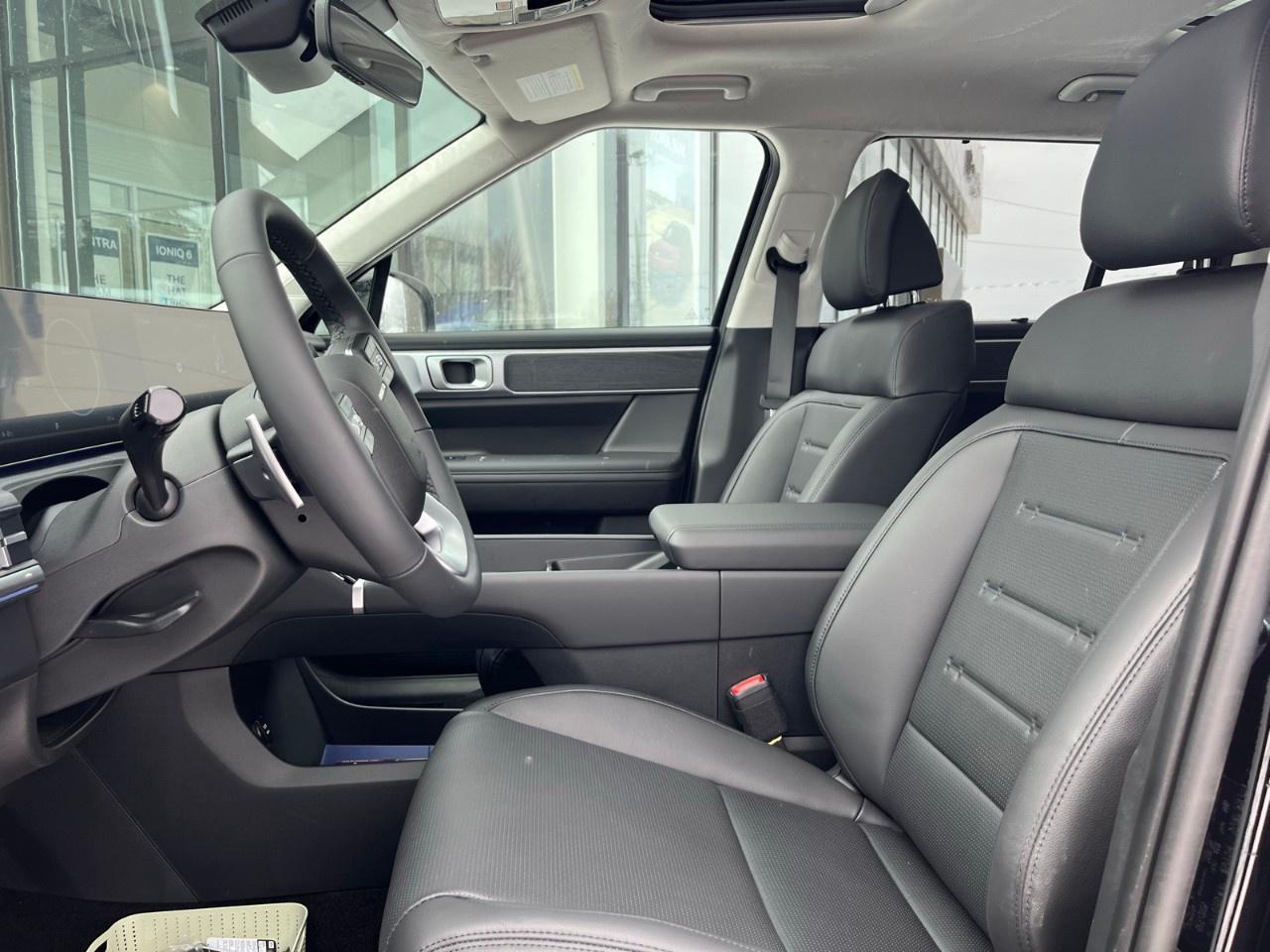 2026 Hyundai Santa Fe Hybrid Luxury AWD Photo