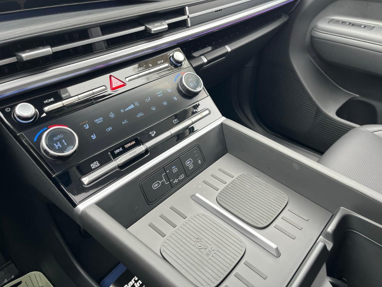 2026 Hyundai Santa Fe Hybrid Luxury AWD Photo