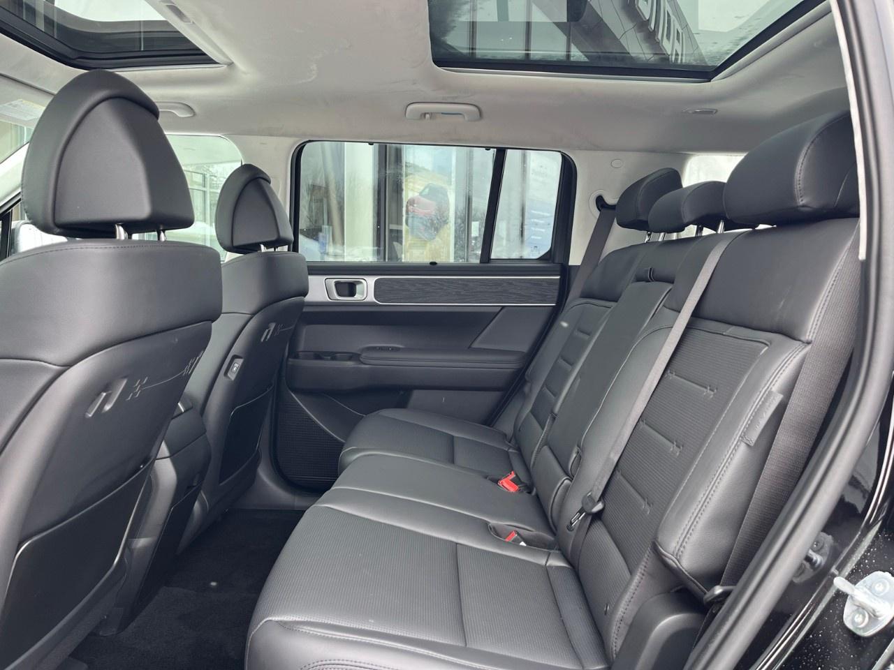 2026 Hyundai Santa Fe Hybrid Luxury AWD Photo