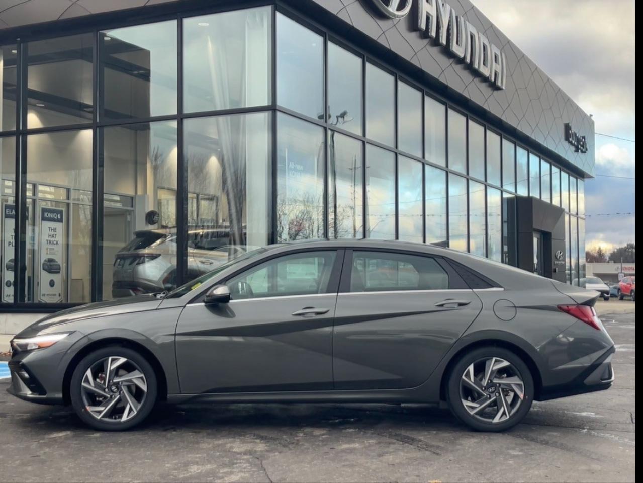 2026 Hyundai Elantra Luxury IVT w/Two-Tone Interior Photo