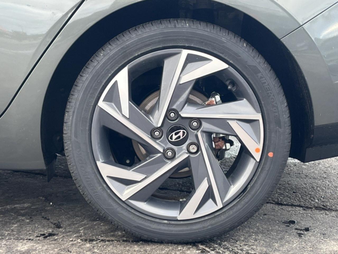 2026 Hyundai Elantra Luxury IVT w/Two-Tone Interior Photo2