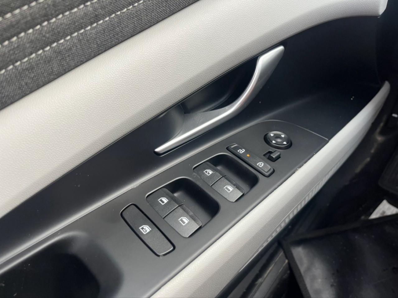 2026 Hyundai Elantra Luxury IVT w/Two-Tone Interior Photo